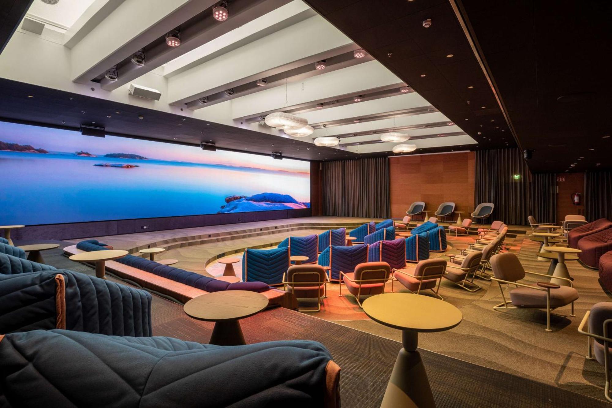 Scandic Helsinki Hub Экстерьер фото